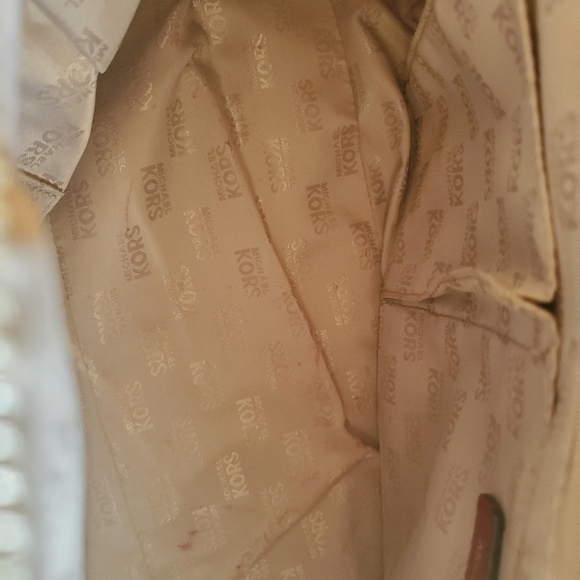 MICHAEL KORS SATCHEL AND AND WRISTLET - Picture 6 of 7